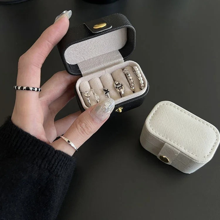 Portable Mini Jewelry Storage Box – Travel Leather Organizer for Rings, Necklaces & Earrings