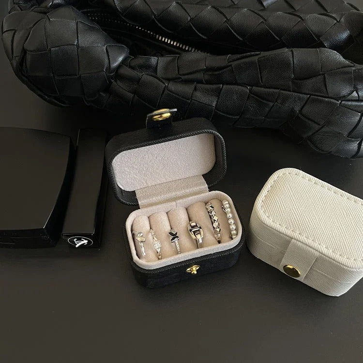 Portable Mini Jewelry Storage Box – Travel Leather Organizer for Rings, Necklaces & Earrings