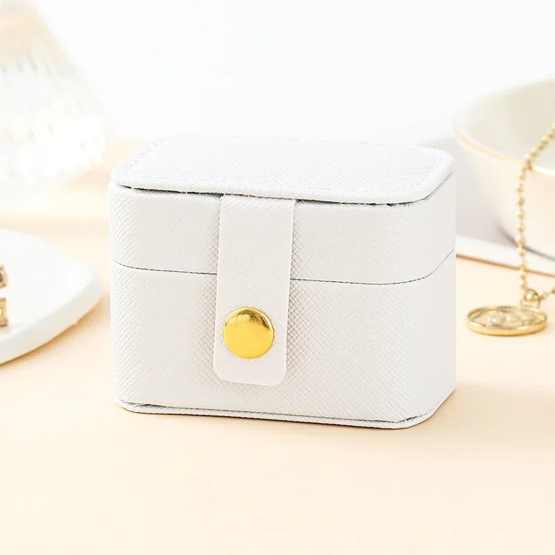 Portable Mini Jewelry Storage Box – Travel Leather Organizer for Rings, Necklaces & Earrings