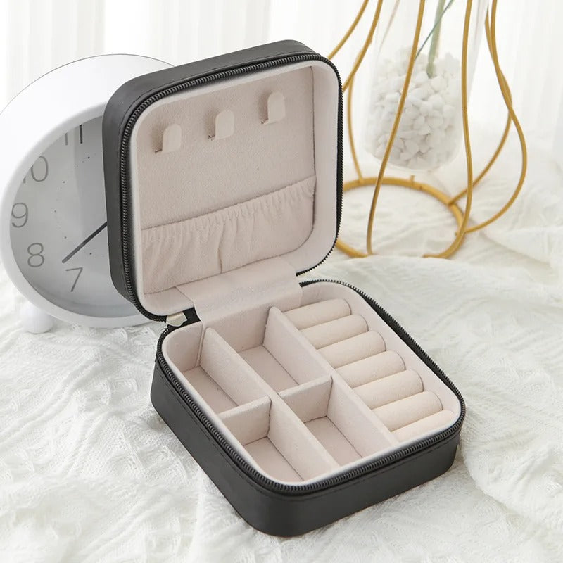 1PCS Travel Jewelry Storage Box – Single Layer Leather Organizer for Rings, Earrings & Necklaces (Black, White, Pink)